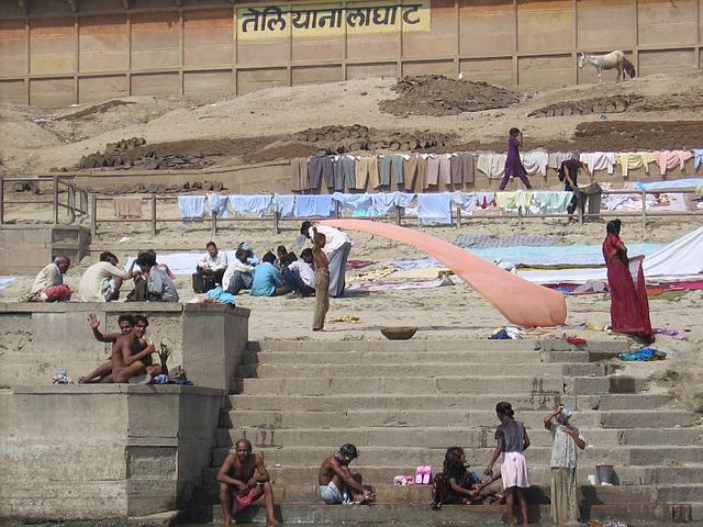 File:Clothing by the river.jpg