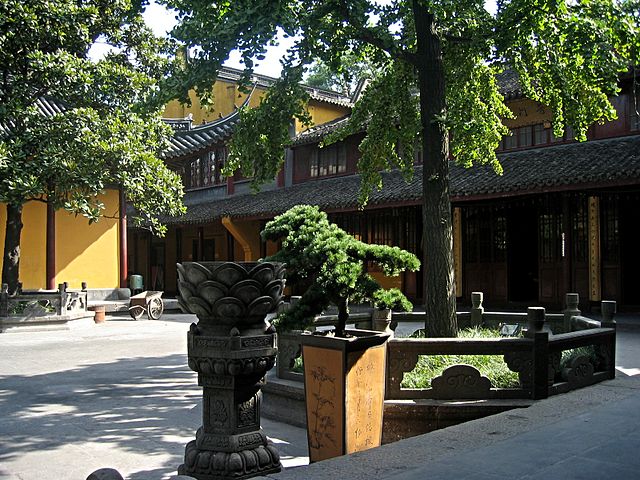 File:Longhuasi1600x1200.jpg