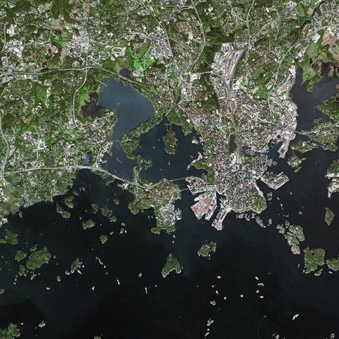 File:Helsinki SPOT 1021.jpg