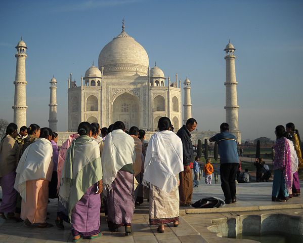 File:GroupFromNorthEastIndiaAtTaj.jpg