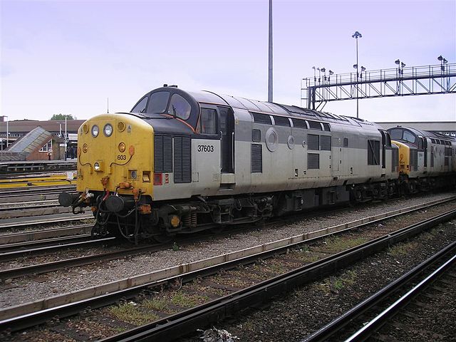 File:37603 and 37604 At Clapham Junction.jpg