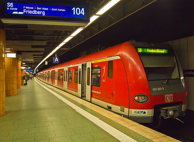 File:Frankfurt Hauptbahnhof tief S-Bahn S6.jpg