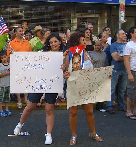 File:6.6.10CubanParadeUCByLuigiNovi7.jpg