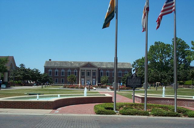 File:Samuel H. Coleman Memorial Library.jpg