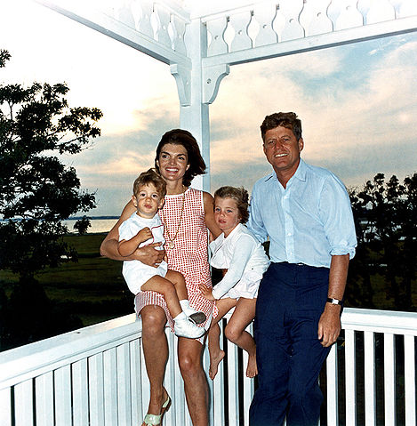 File:JFK and family in Hyannis Port, 04 August 1962.jpg