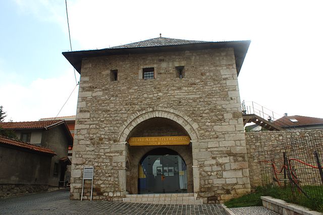 File:Sarajevo, muezum Alije Izetbegoviće.jpg