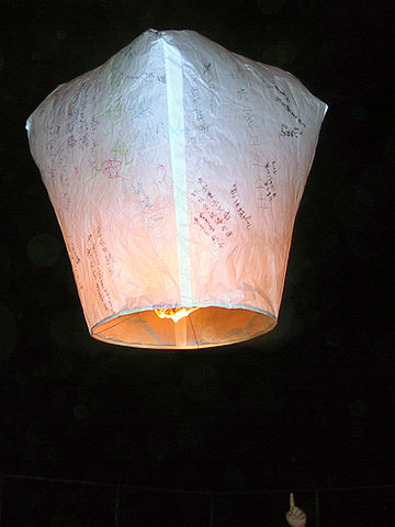 File:SkyLanternRichy01.jpg