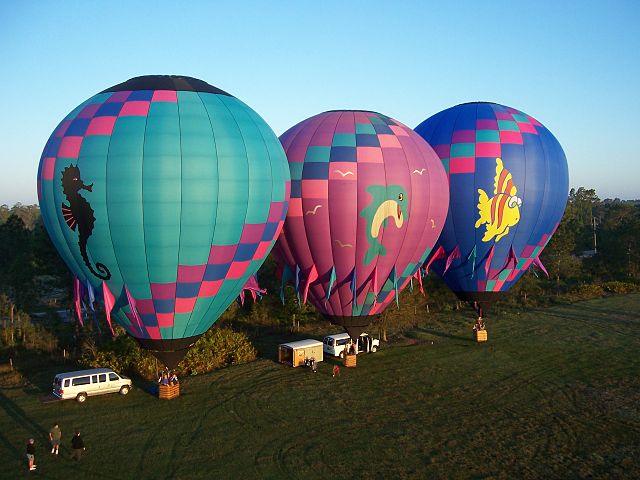 File:Bluewaterballoons.JPG