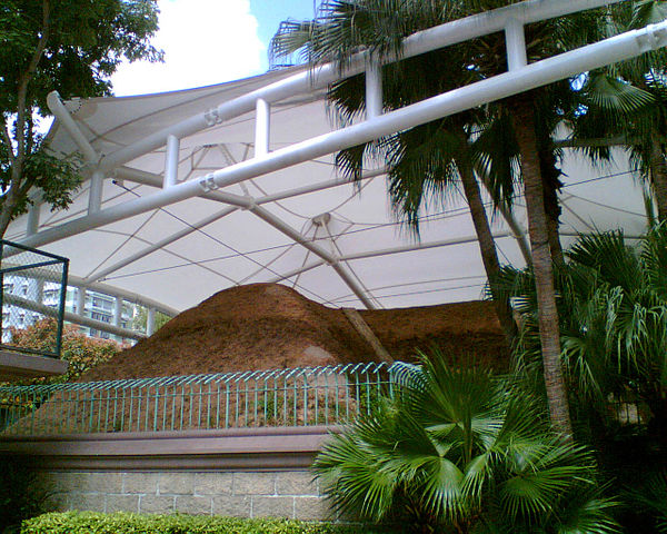 File:LeiChengUkHanTombMuseum Tomb.jpg