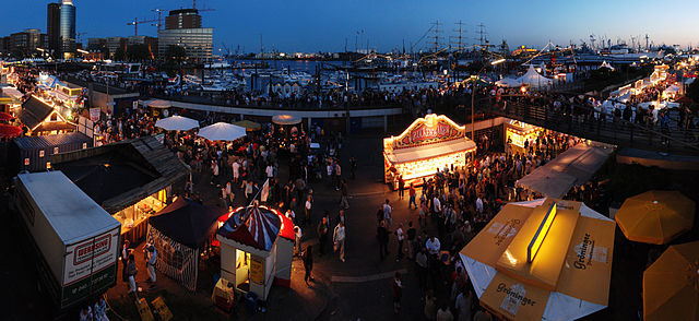 File:Hamburger Hafengeburtstag.jpg