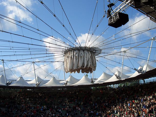 File:Centre Court Am Rothenbaum Sliding Roof.jpg