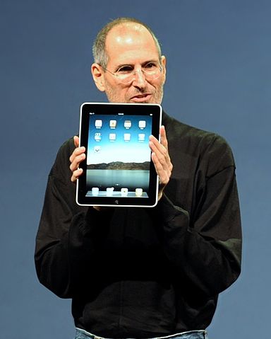 File:Steve Jobs with the Apple iPad no logo (cropped).jpg