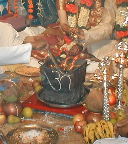 File:Hindu wedding ceremony fire.jpg