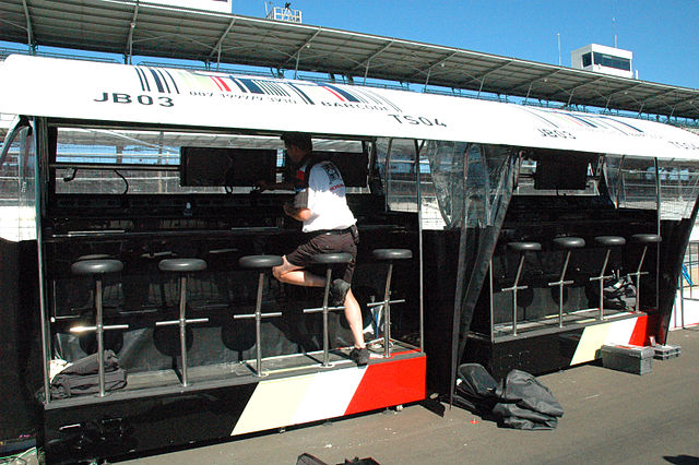 File:BAR pitwall.jpg