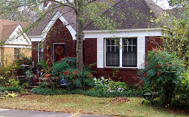 File:HillaryRodhamBillClintonLittleRockHouse1adjusted.jpg