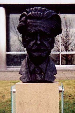 File:Hughmacdiarmid.jpg