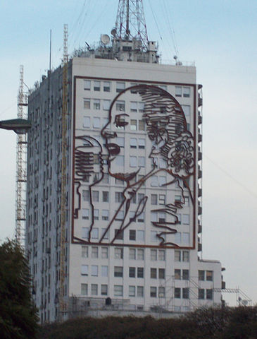 File:Eva Perón en el edificio del Ministerio del Trabajo.jpg