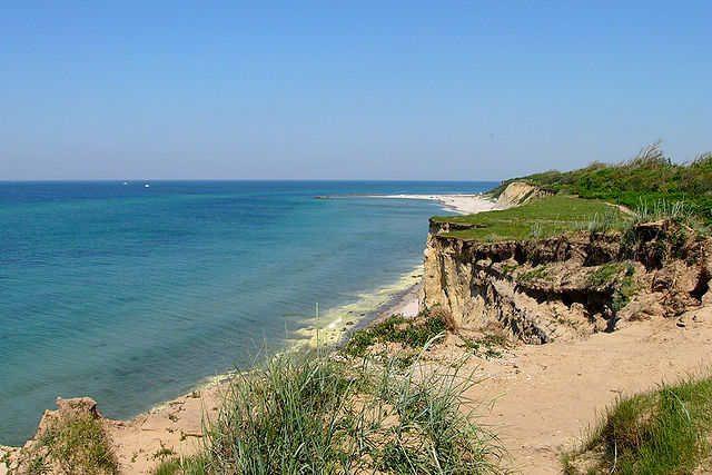 File:Steilküste bei Ahrenshoop.jpg