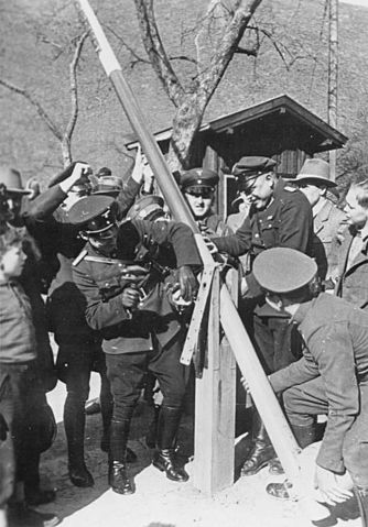 File:Bundesarchiv Bild 137-049278, Anschluss Österreich.jpg