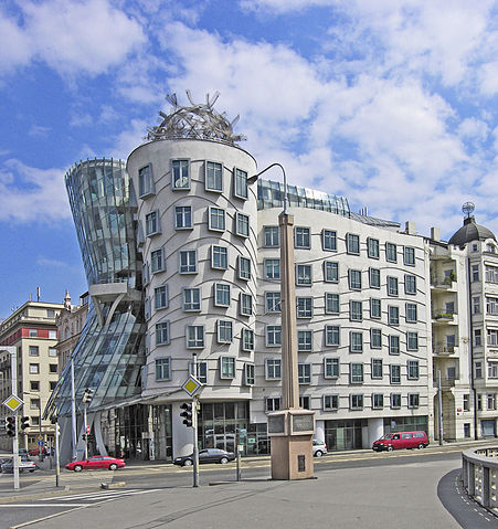 File:Prag ginger u fred gehry.jpg
