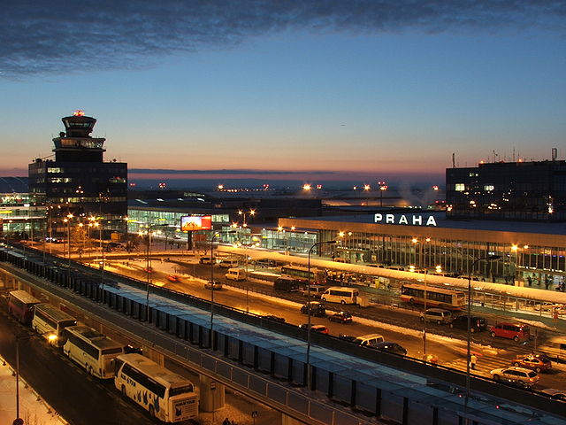 File:Prg Ruzyne airport 5841.JPG