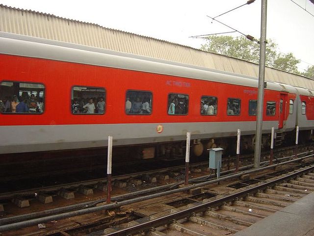 File:NewDeli Mumbai Rajdhani AC 2 tier new livery.jpg