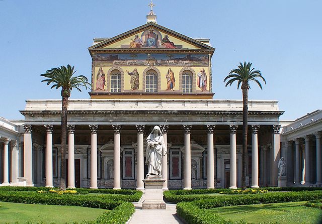 File:Roma San Paolo fuori le mura BW 1.JPG