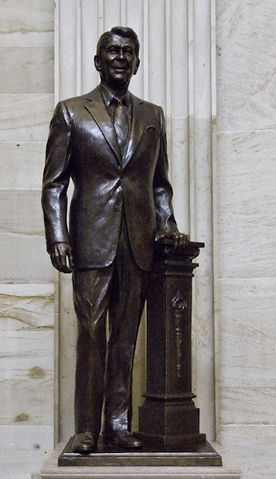 File:Ronald Reagan statue in rotunda.jpg