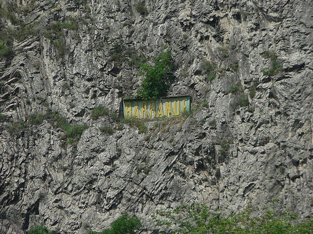 File:Barrandov Rocks1.JPG