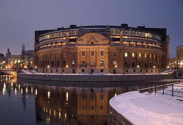 File:Sveriges riksdag fr vasabron.JPG