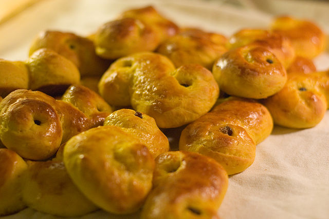 File:2005 baking of saffron buns 04.jpg