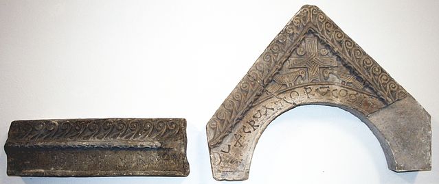 File:Greda i zabat s natpisom kneza Branimira 879.jpg