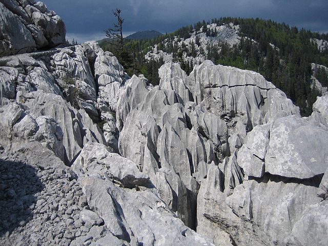 File:Karstformationen Nationalpark-Nord-Velebit.JPG