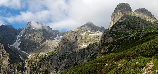 File:Jastrabia veža from dolina Zeleného plesa.jpg