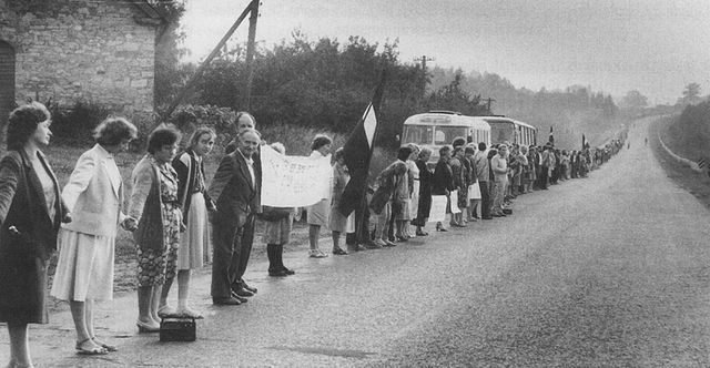 File:Baltic Way.jpg