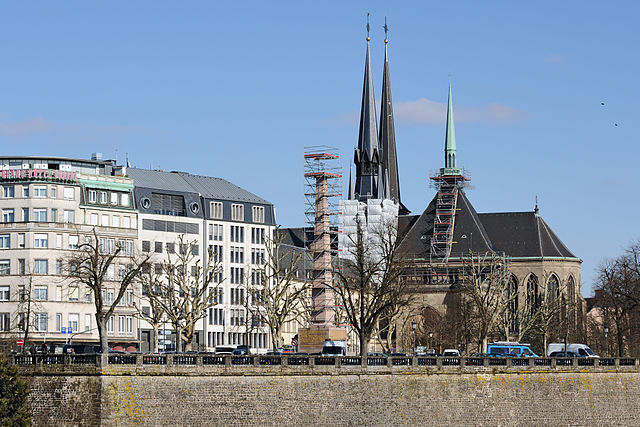 File:Luxembourg City from Adolphe Bridge 01.jpg