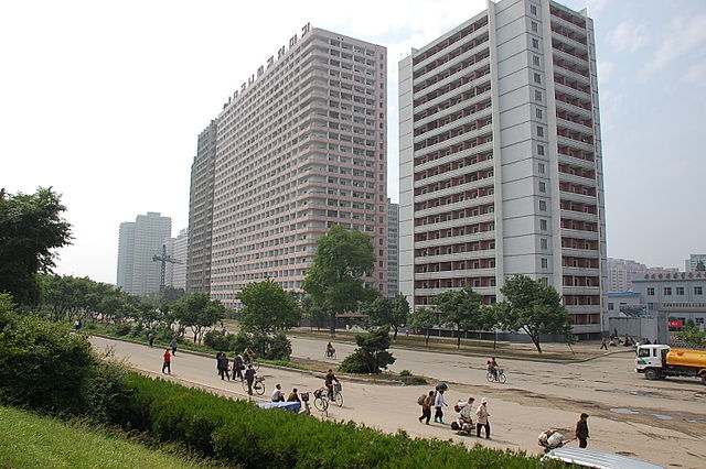 File:North Korea-Pyongyang-Buildings and passengers-01.jpg
