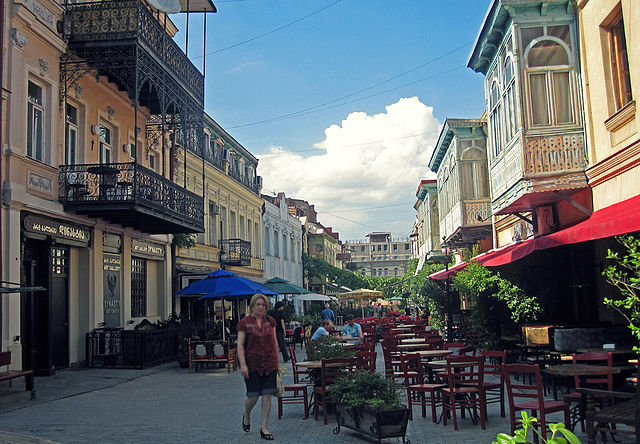 File:Erecle street, Tbilisi 2010.jpg