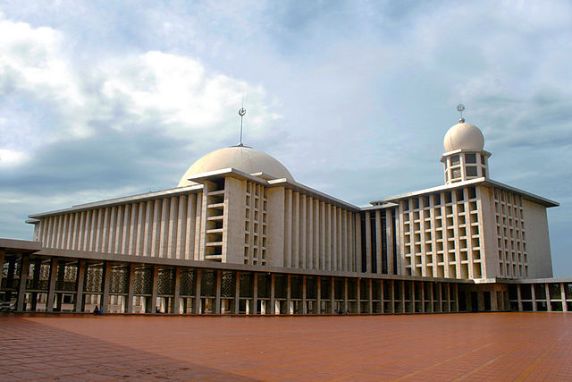 File:Istiqlal Mosque.jpg