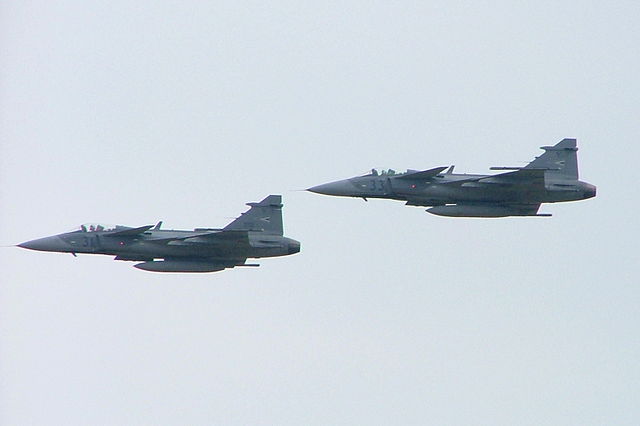 File:JAS 39 pair HuAF Kecskemét 2007.JPG