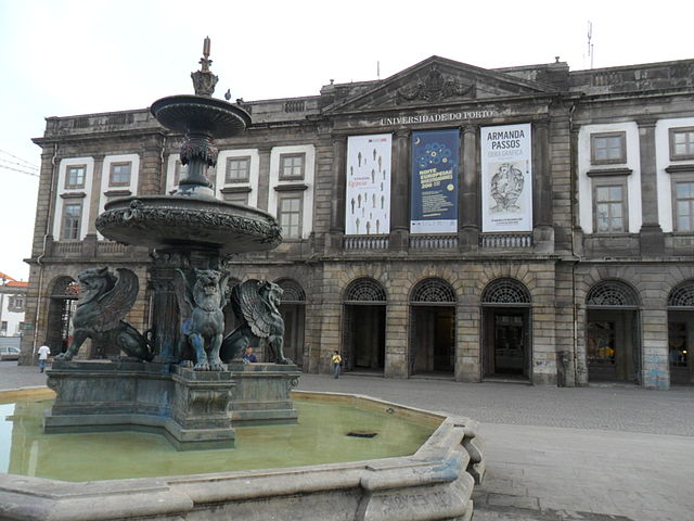 File:Fonte dos leões e reitoria.jpg