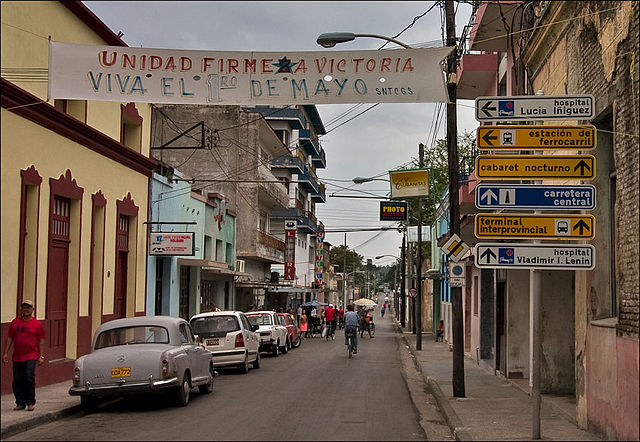 File:Holgu&iacute;n Street.jpg