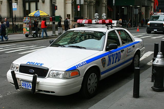 File:Ford Crown Victoria 1.JPG