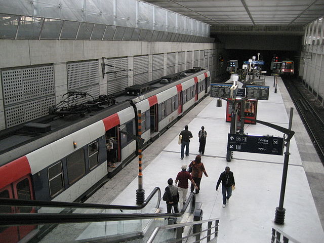 File:RER-B at Charles de Gaulle.jpg