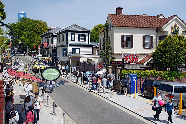 File:Kitano Street Kobe01s5s4110.jpg