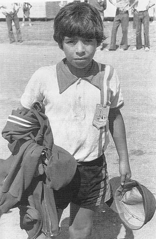 File:Armando Maradona-1973.jpg