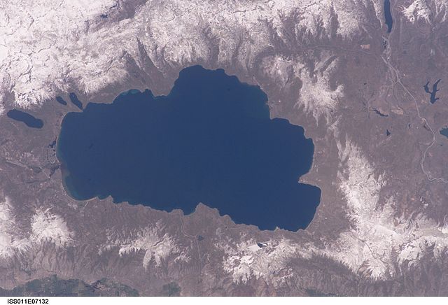 File:LakeTahoeFromSpace.JPG