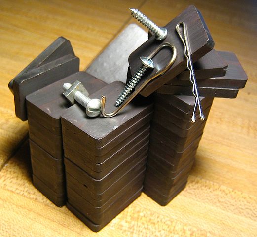 File:Ceramic magnets.jpg