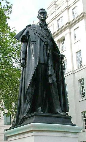 File:George VI - Statue - Carlton House Terrace - London - 310504.jpg