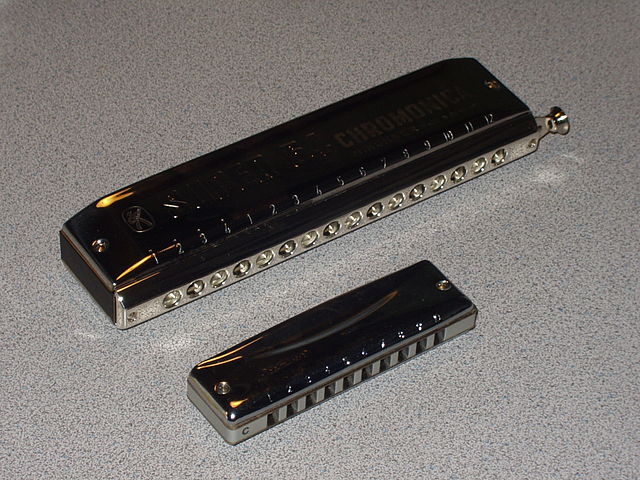 File:16-hole chrom 10-hole diatonic.jpg